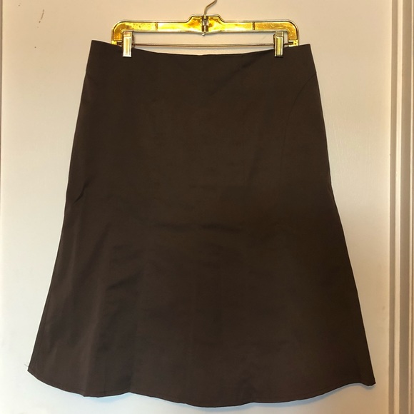 Vintage two piece brown skirt suit that can transition from corporate to dressy. - Picture 10 of 16